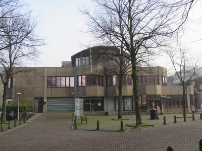 872129 Gezicht op de het pleintje voor het voormalige kantoor van de Kamer van Koophandel Midden Nederland (Kroonstraat ...